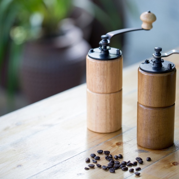 AKIRAKOKI Manual Coffee Grinder Wooden Cast Iron Burr - Picture 13 of 16